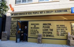 آمازون فقط برای فروش کتاب در روز مستقل از کتابفروشی اتفاق می افتد آمازون فقط برای فروش کتاب در روز مستقل از کتابفروشی اتفاق می افتد